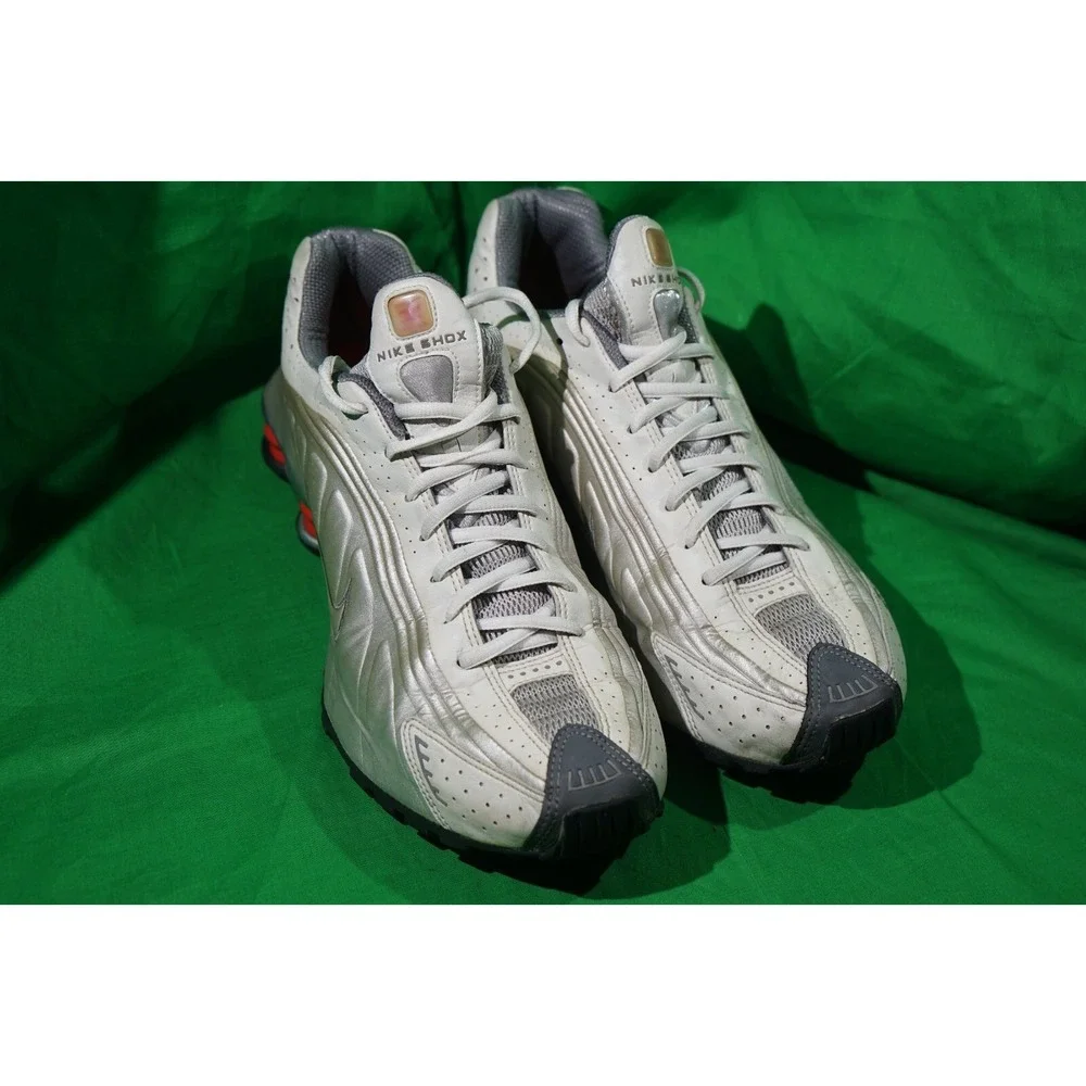 Nike Shox R4 Silver Comet Red Vintage Mens Sneakers US 12 - Picture 2 of 9